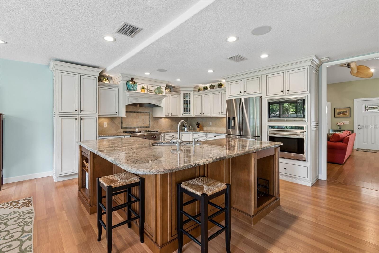 Gorgeous Island w/Granite Counter
