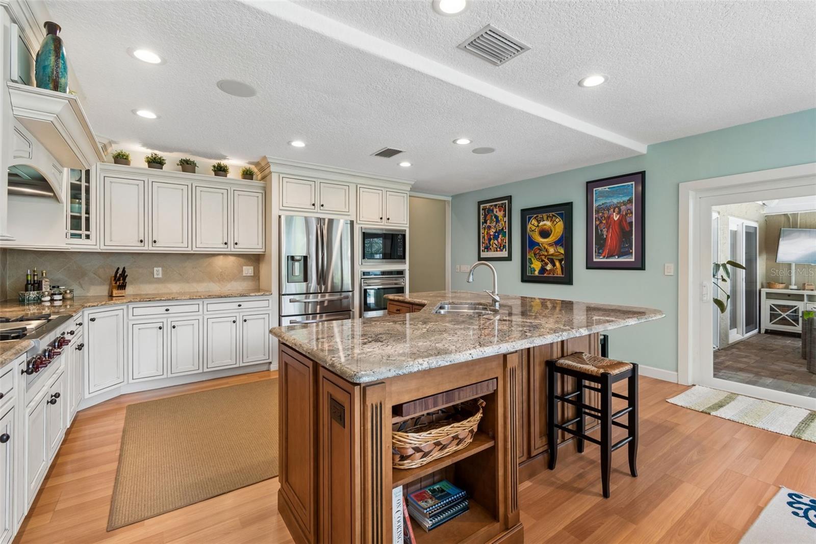 Gorgeous Island w/Granite Counter