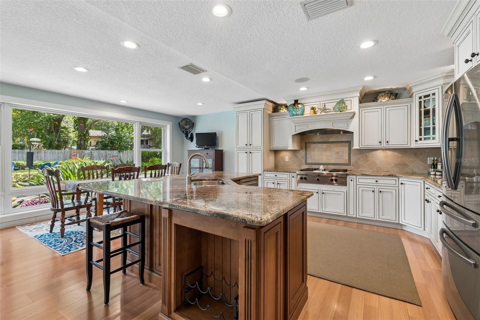 Gorgeous Island w/Granite Counter