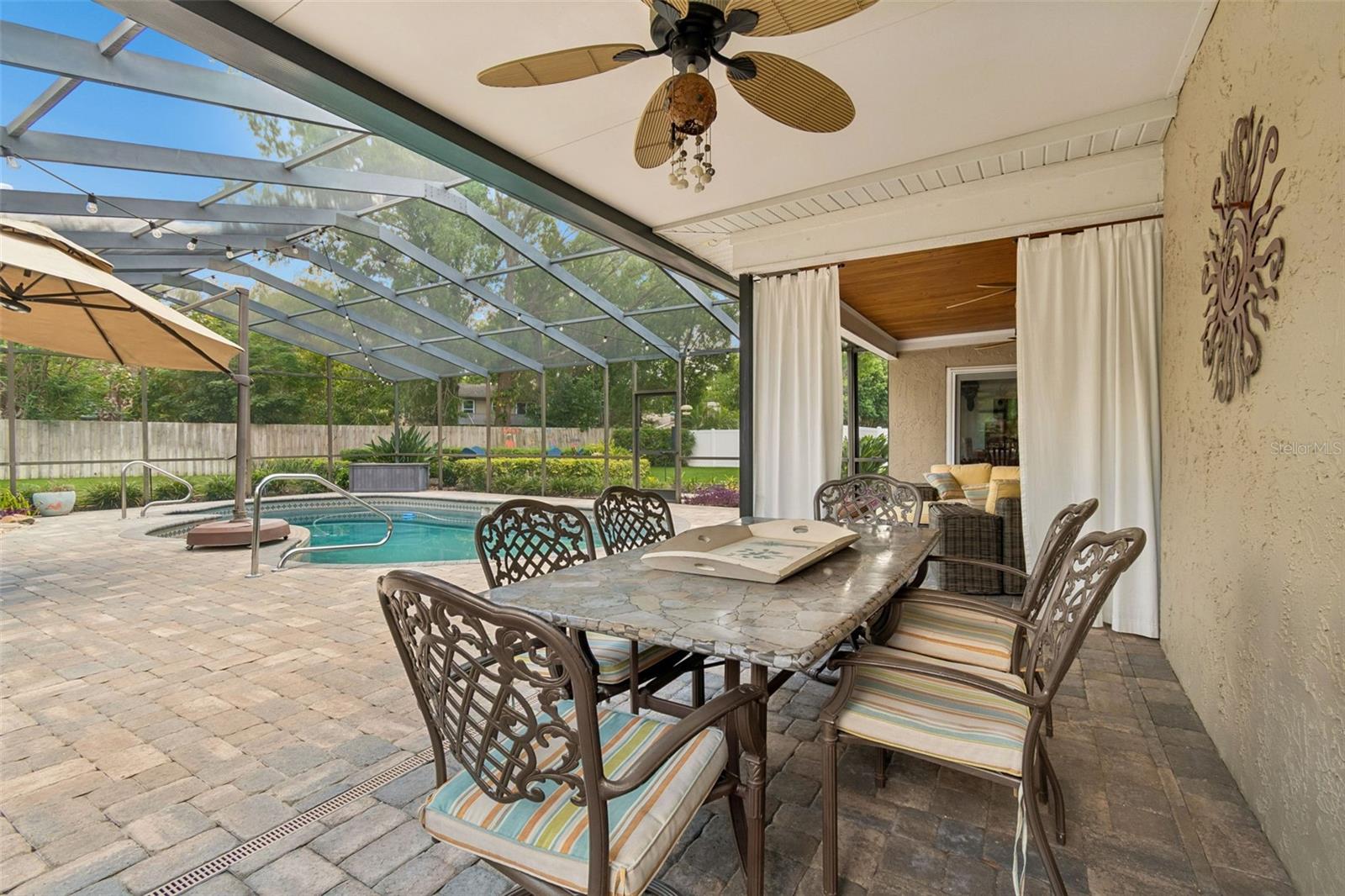 HUGE Covered Lanai