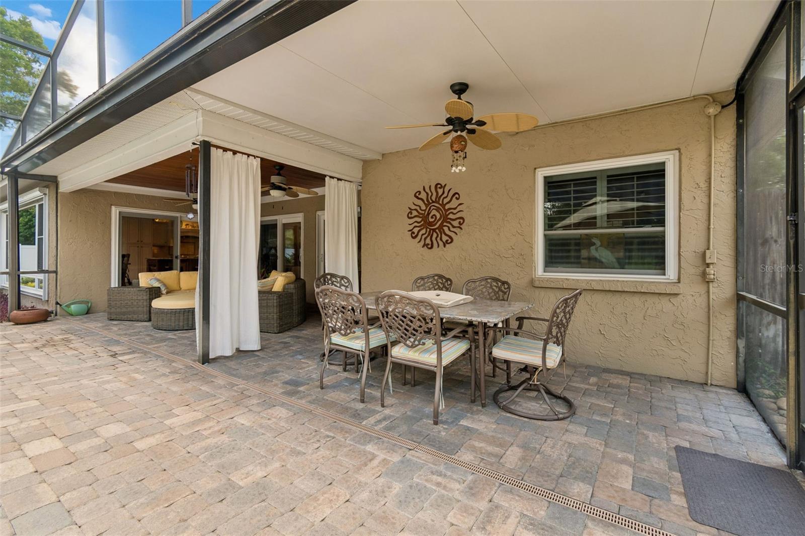 HUGE Covered Lanai