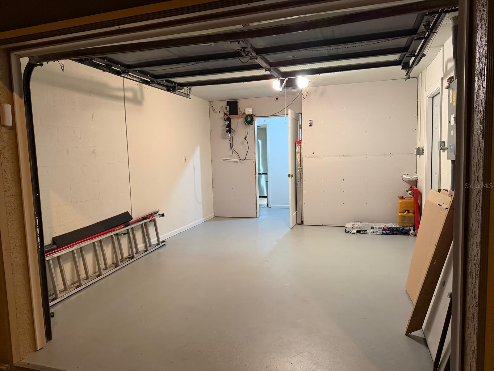 GARAGE