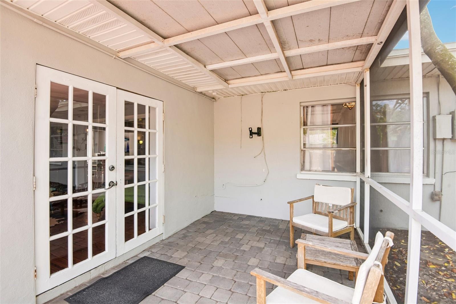 TB8502823