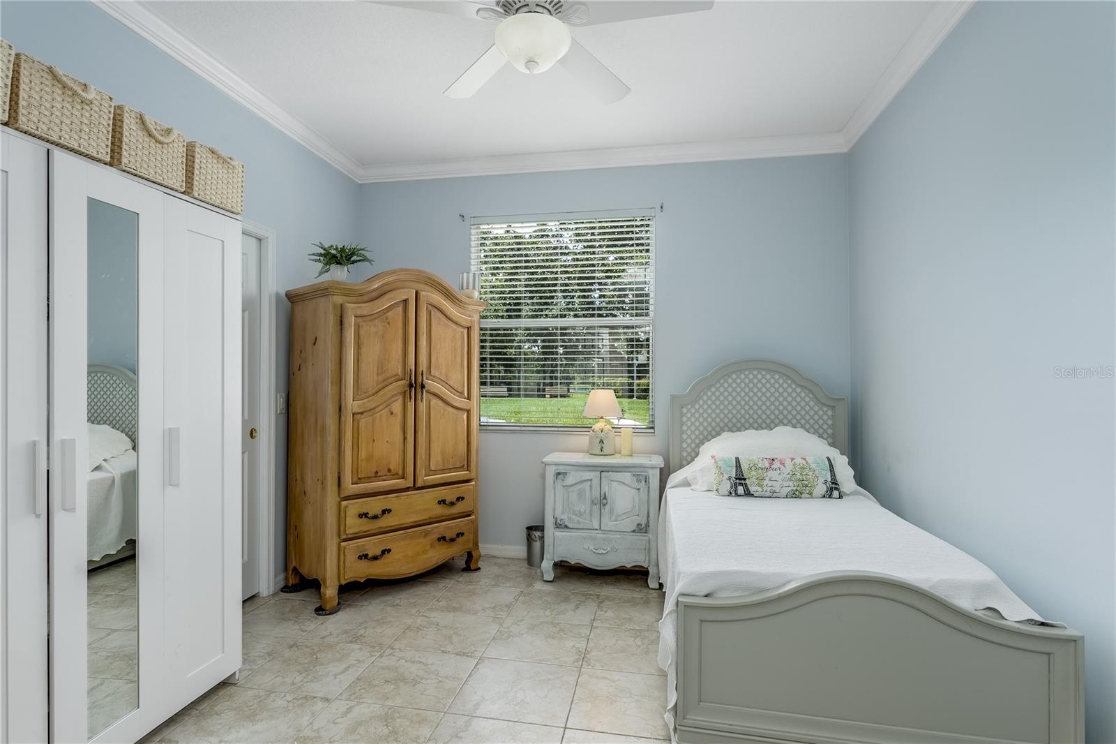 Guest bedroom