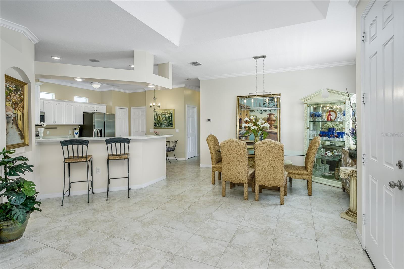 Kitchen and diningroom