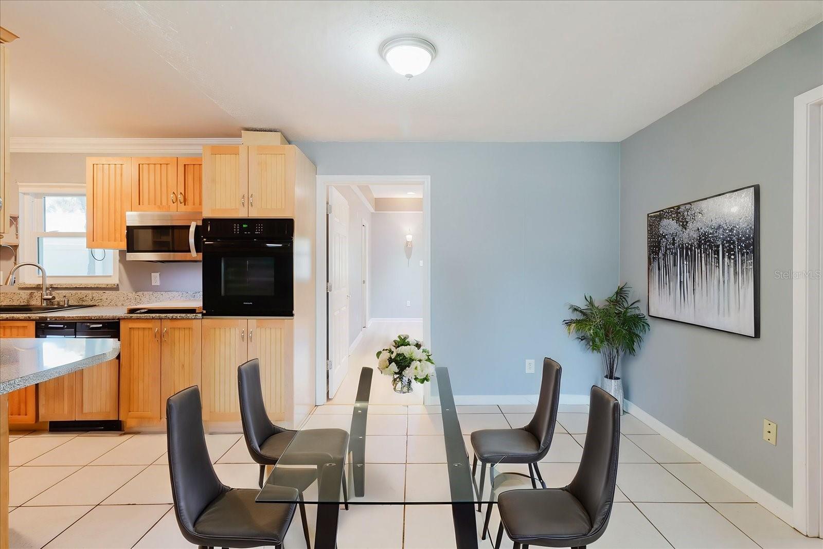 Dining area - Virtual staging