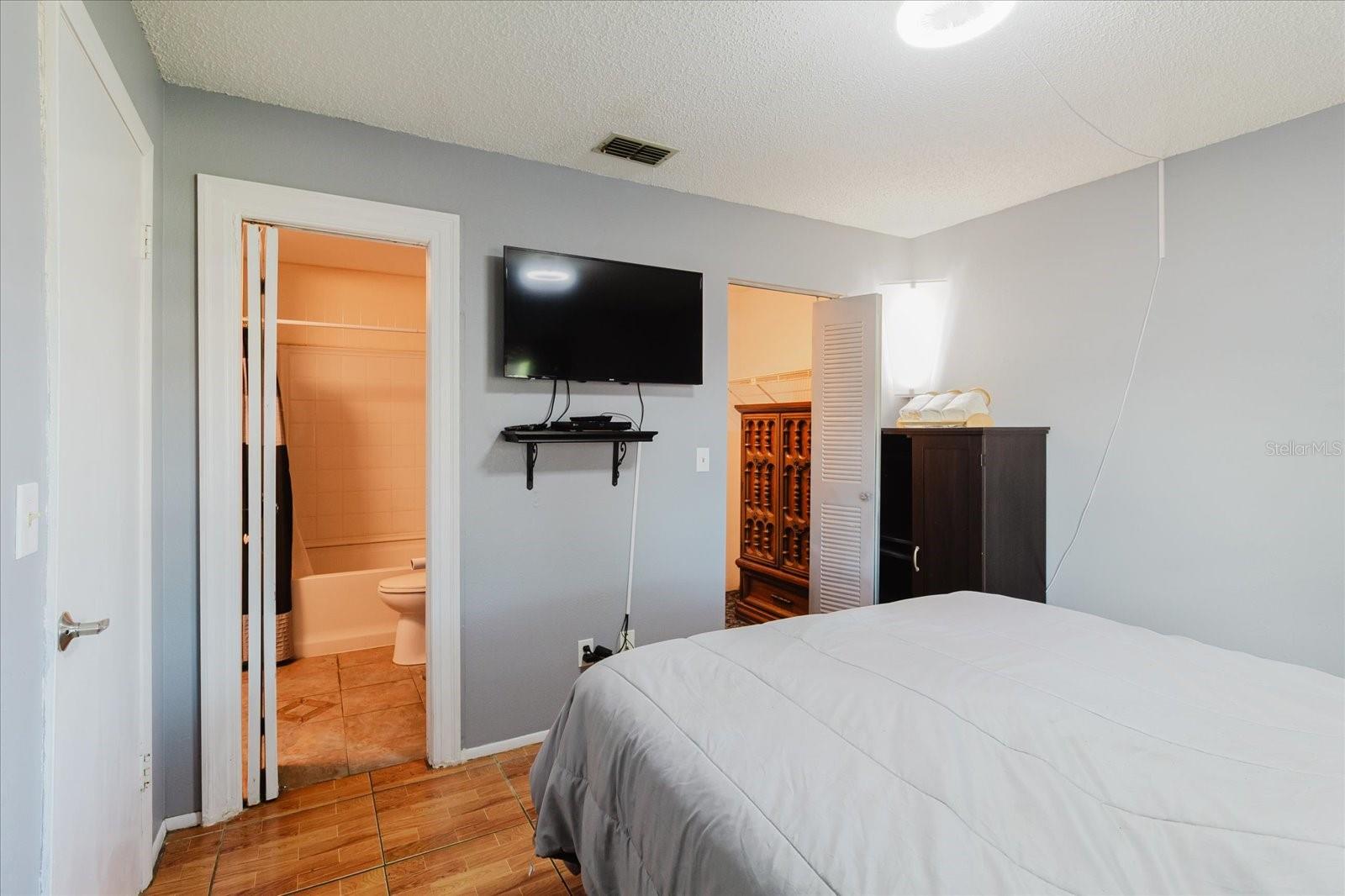 Bedroom with walking closet and full bathroom