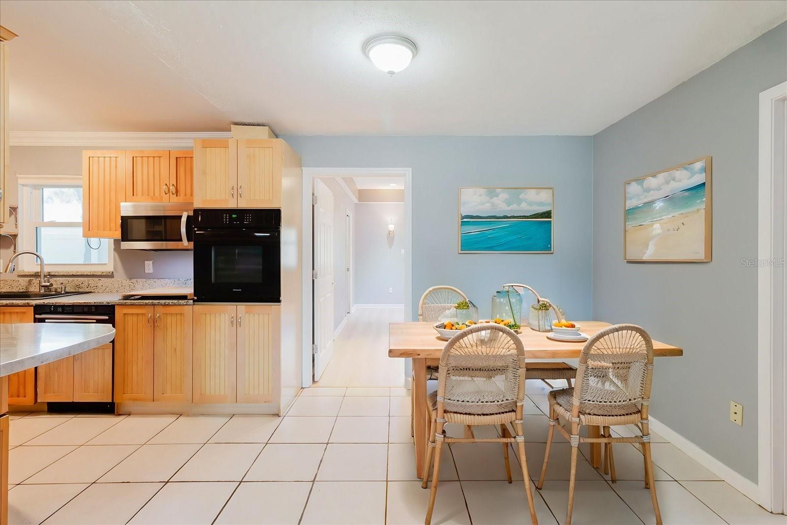 Dining area - virtual staging