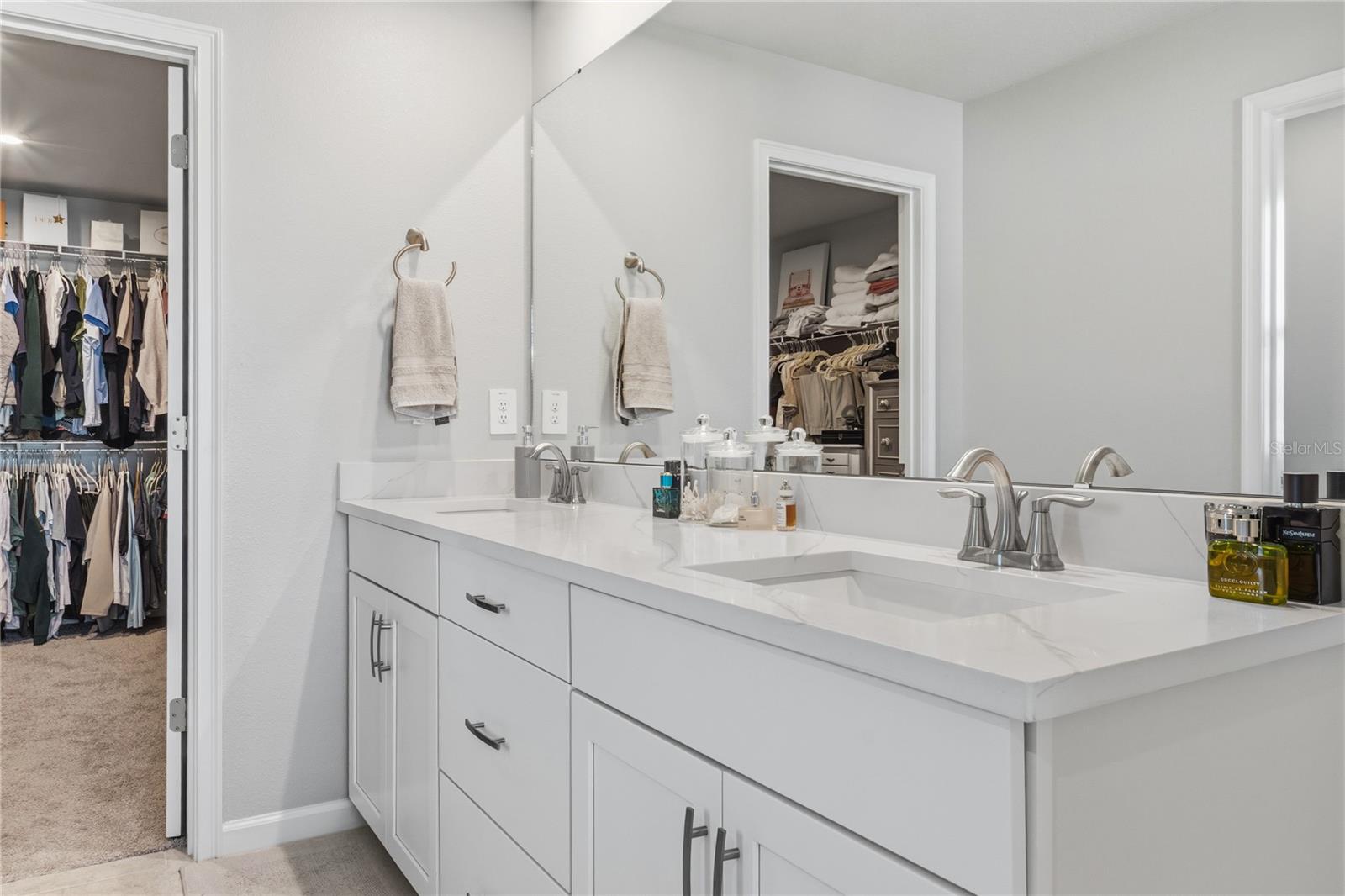 Master bathroom dual sinks + large closet