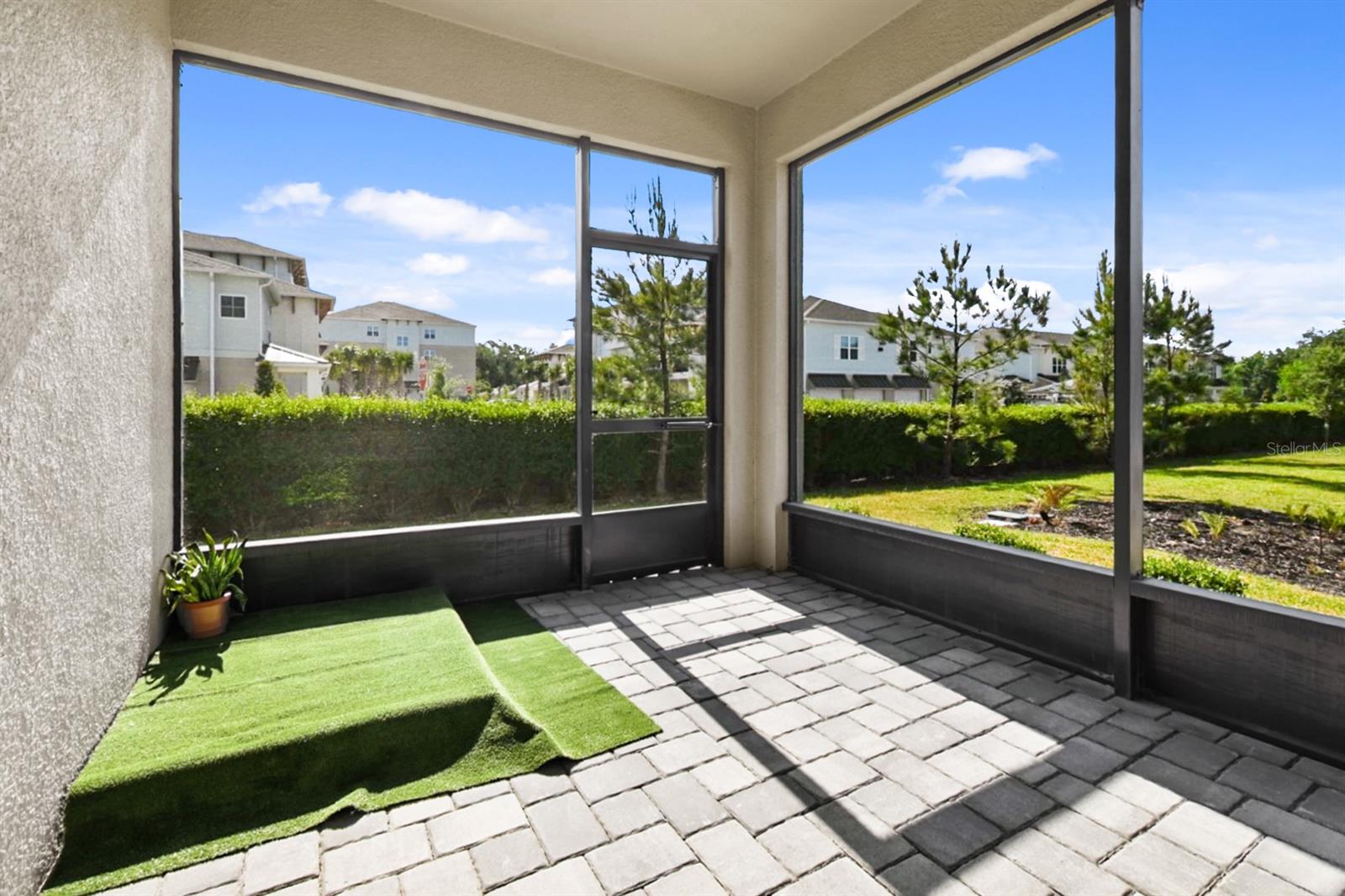 End unit screened in patio