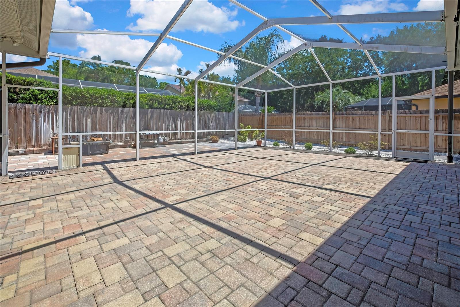TB8502938