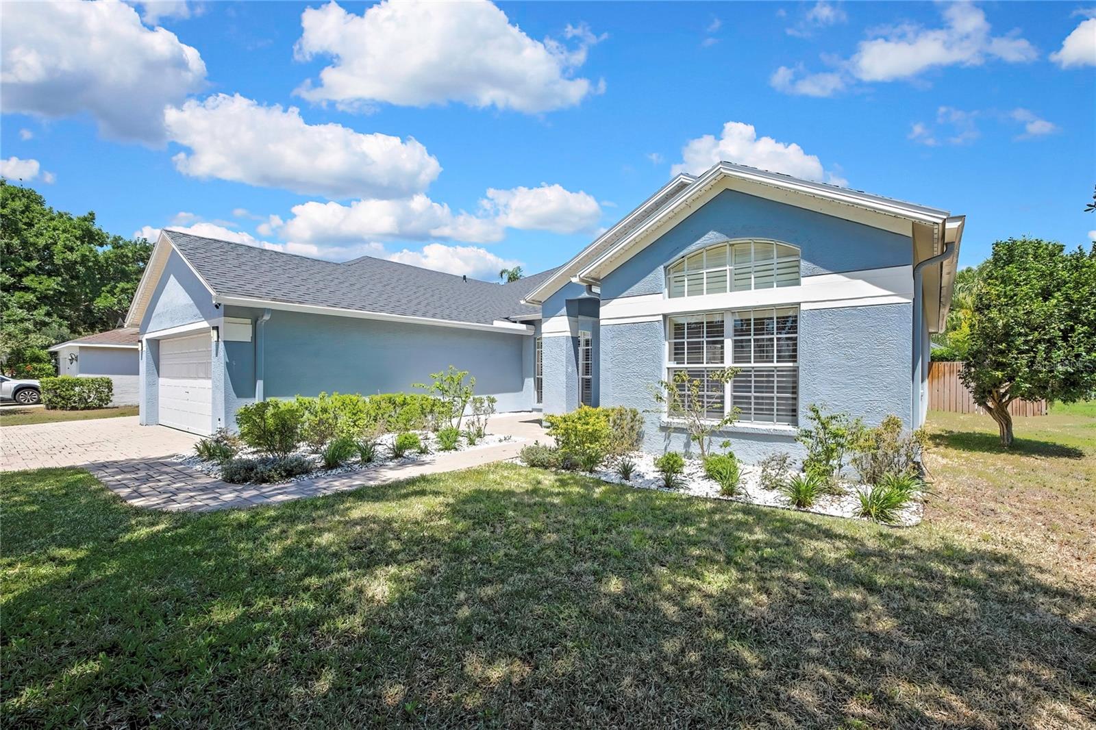 TB8502938