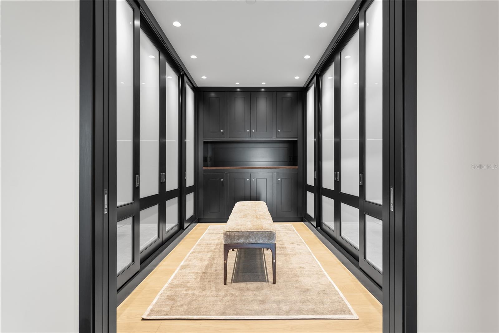 'her' dressing room