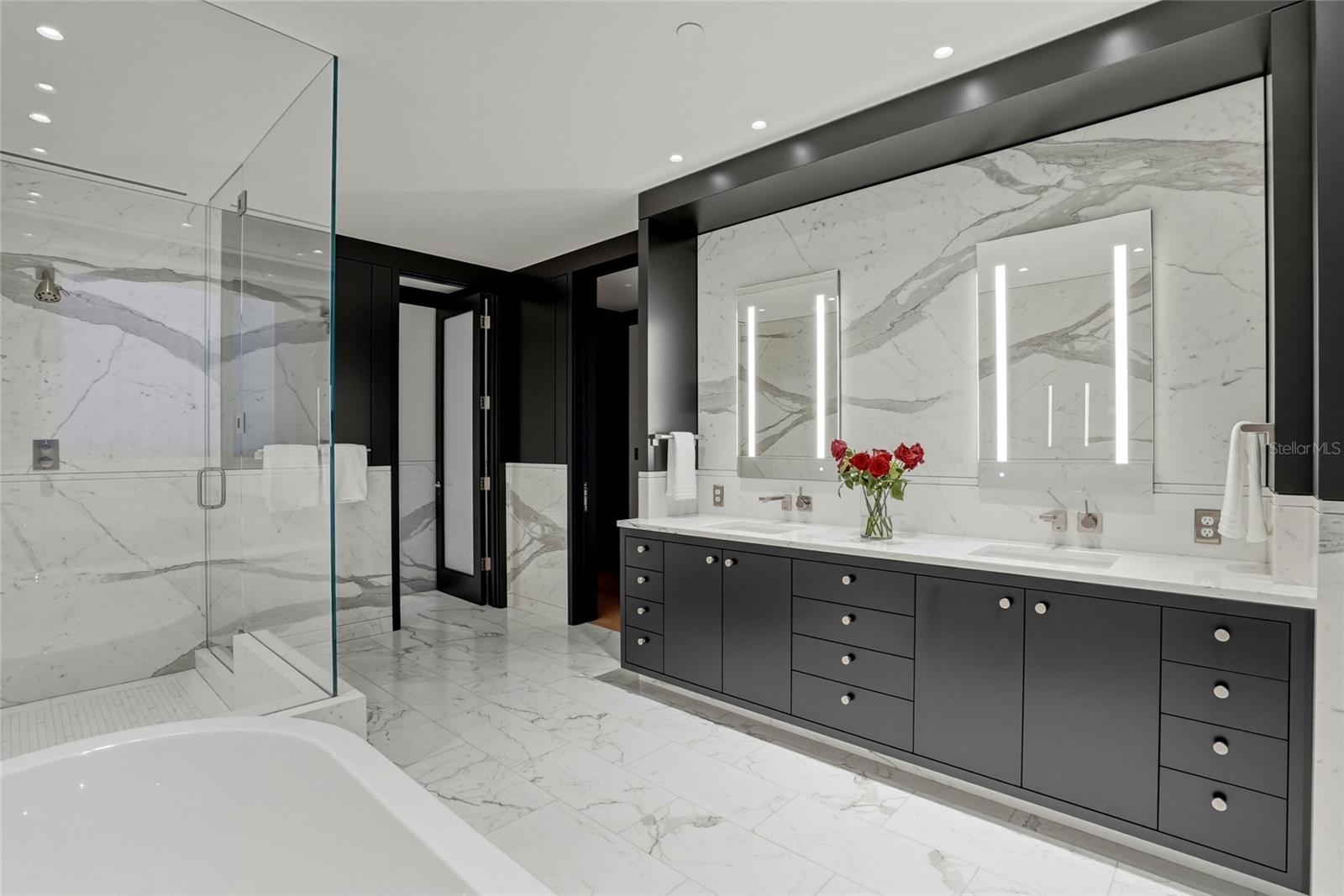 primary ensuite / with spa bath