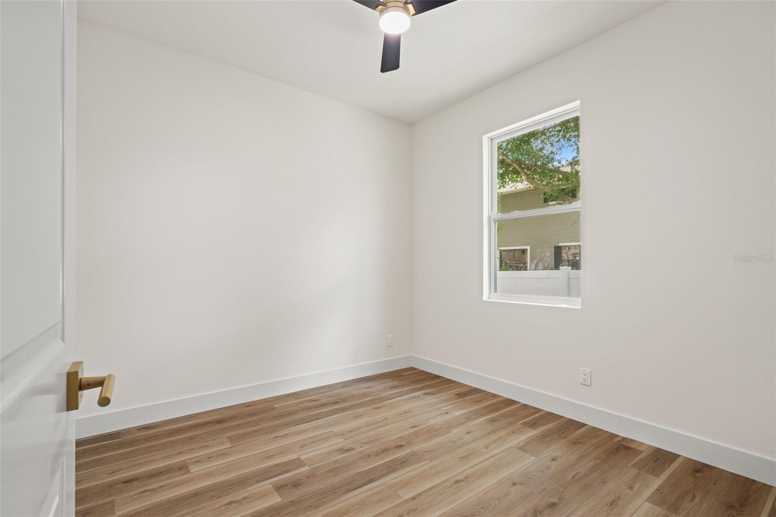 hall bedroom2