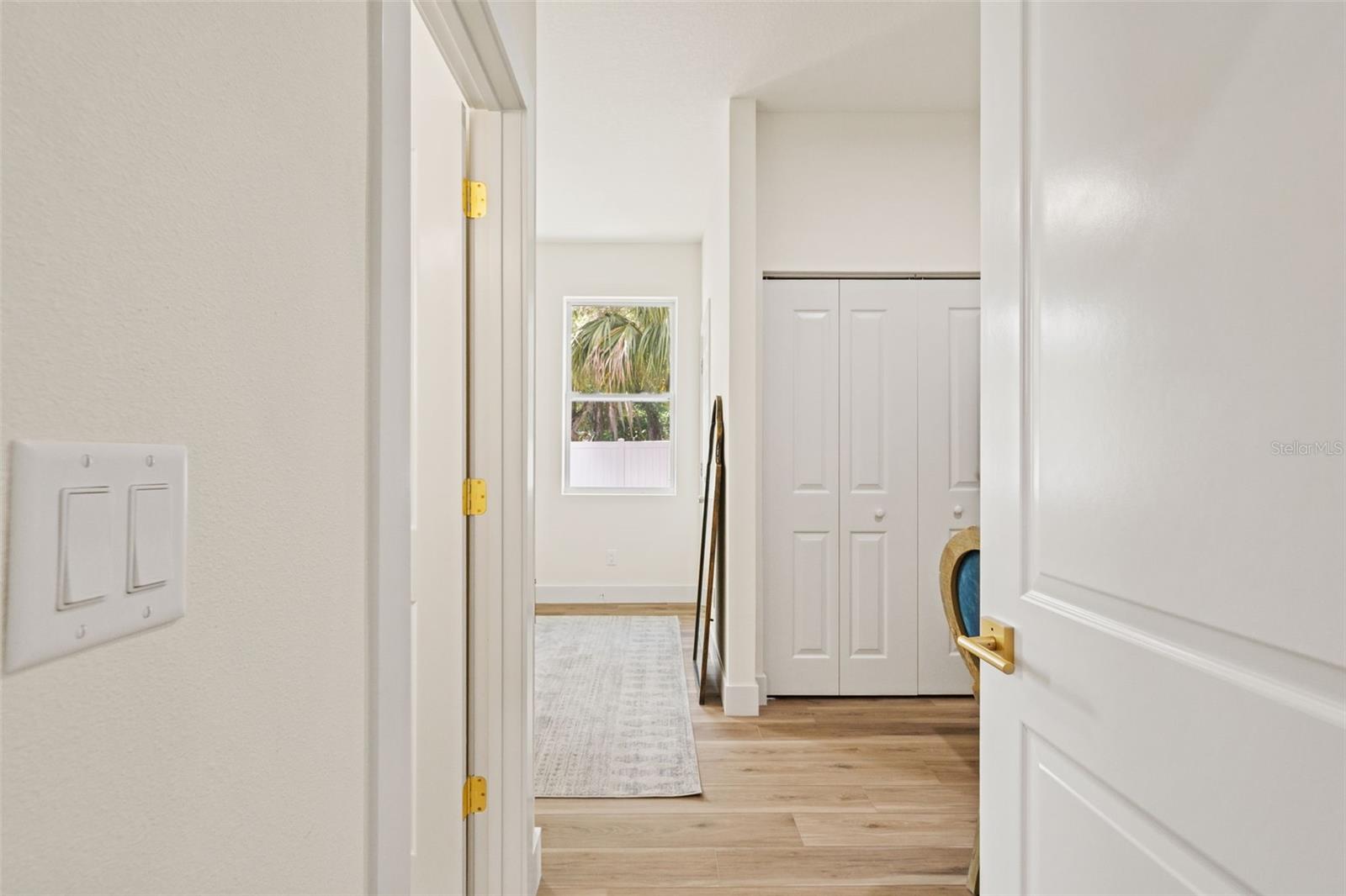 entry into primary/in-law suite from hallway