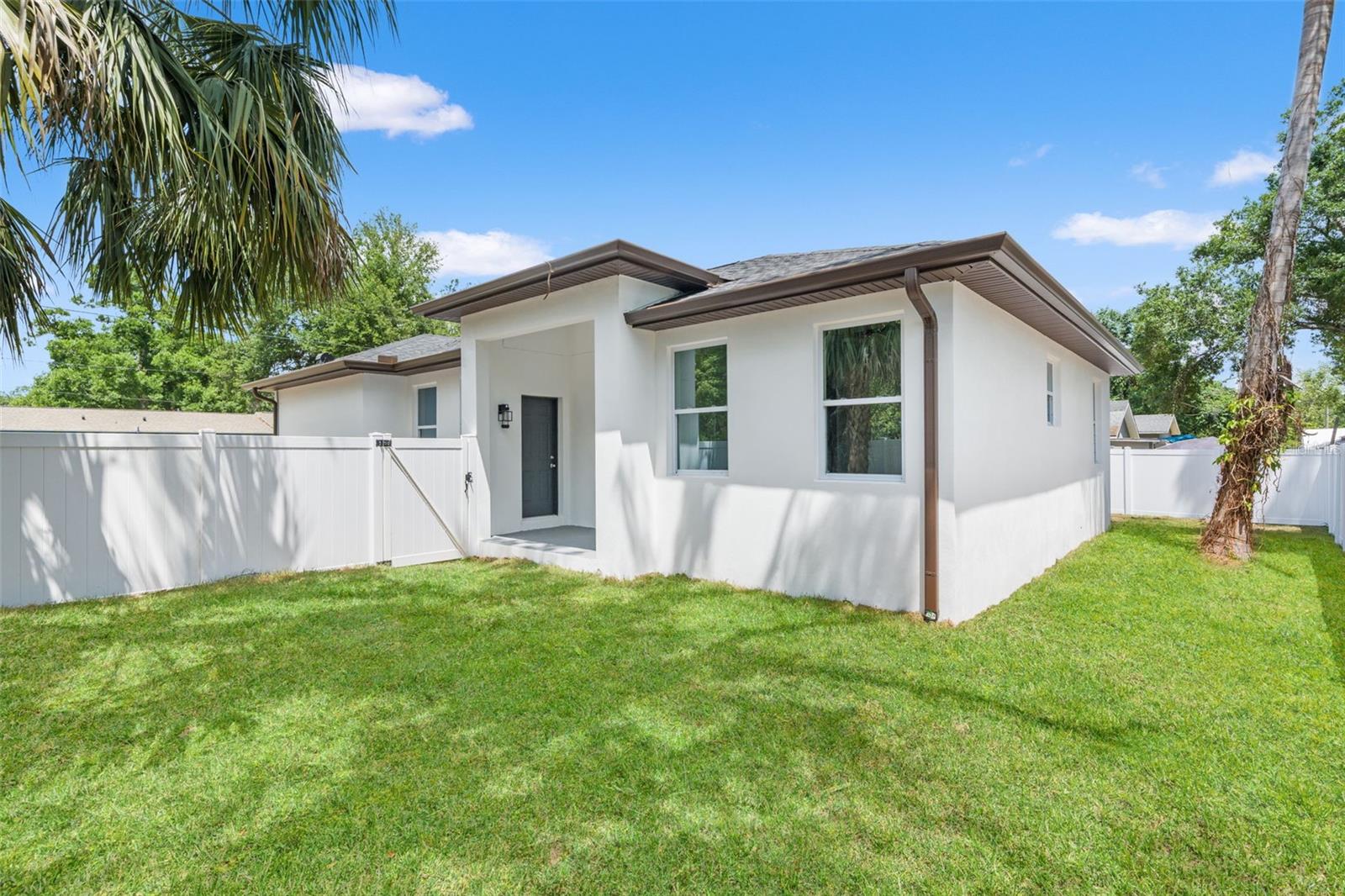 Right-Side yard with primary suite entrances & side yard