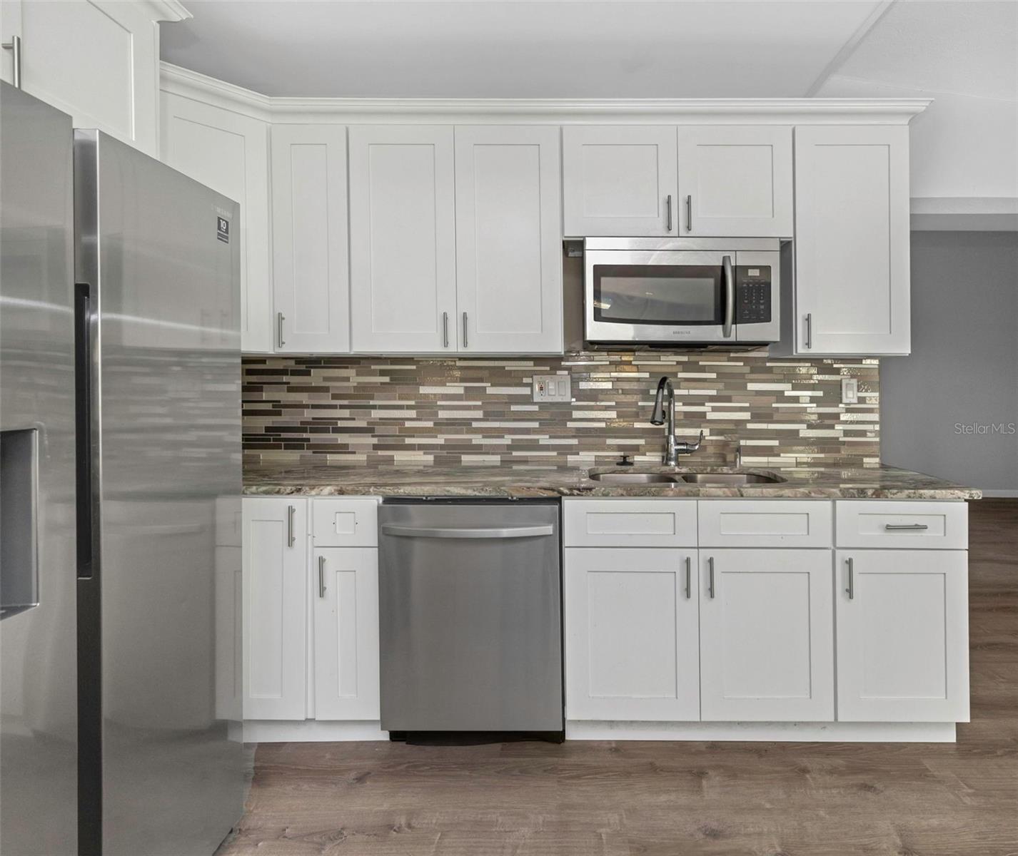 Kitchen - Right View