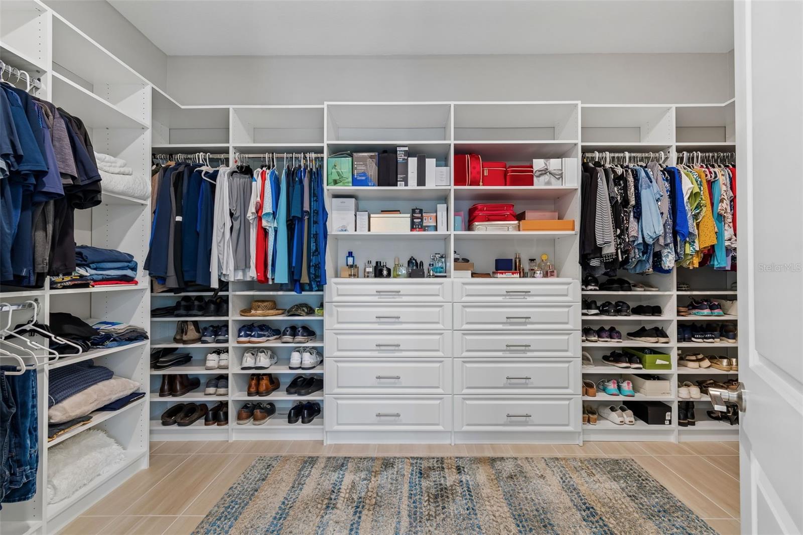Custom closet system