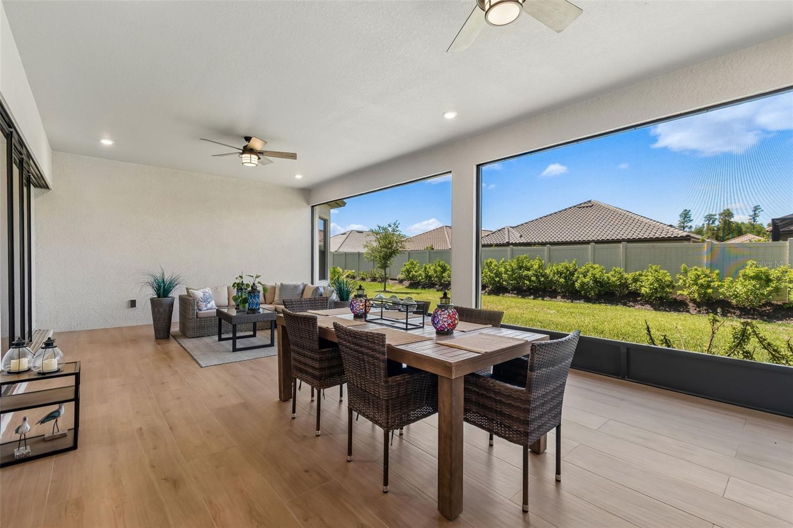 Extended lanai with panoramic screen