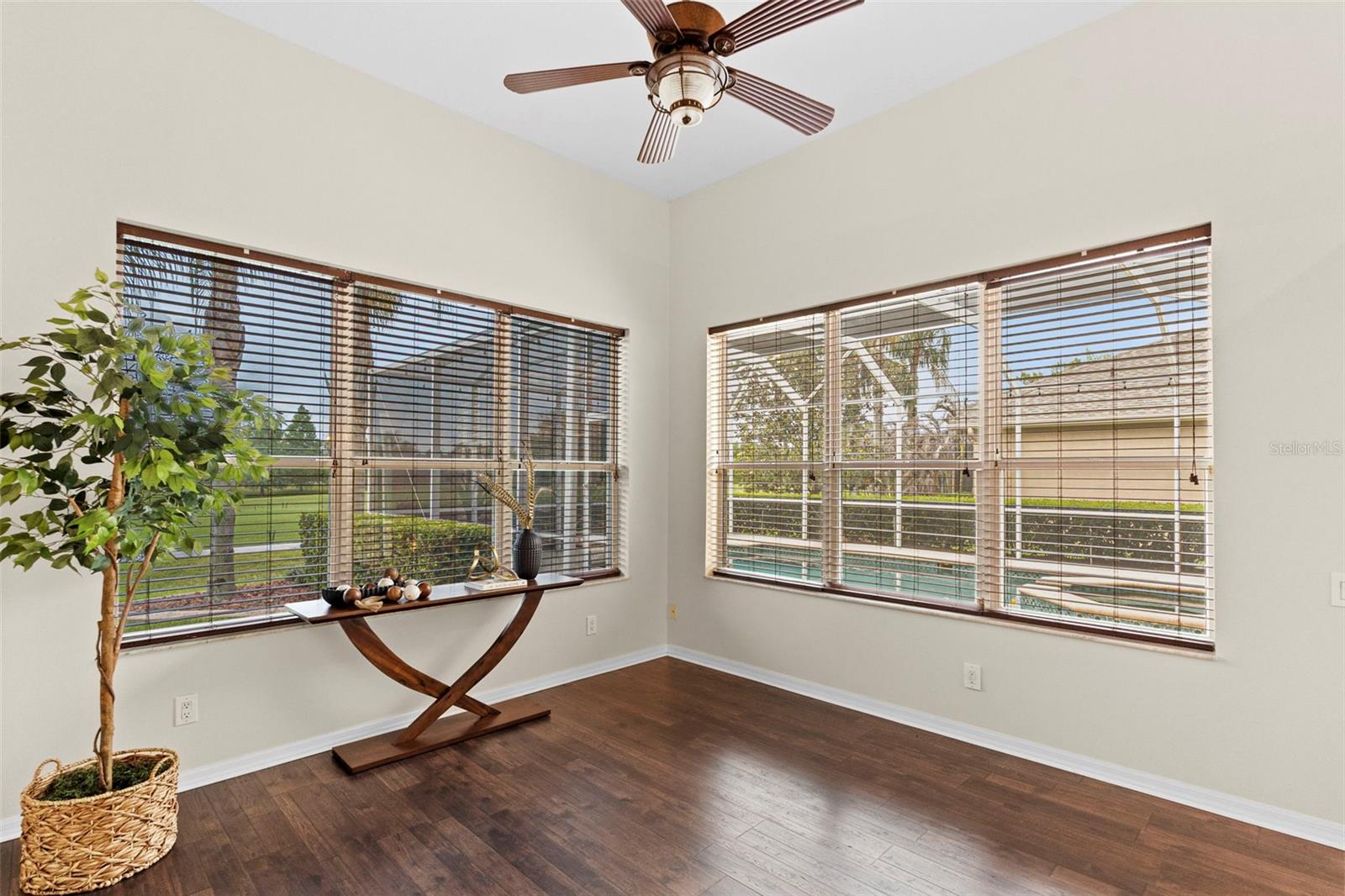 Office/Bonus/Conservatory - very multifunctional room with amazing views