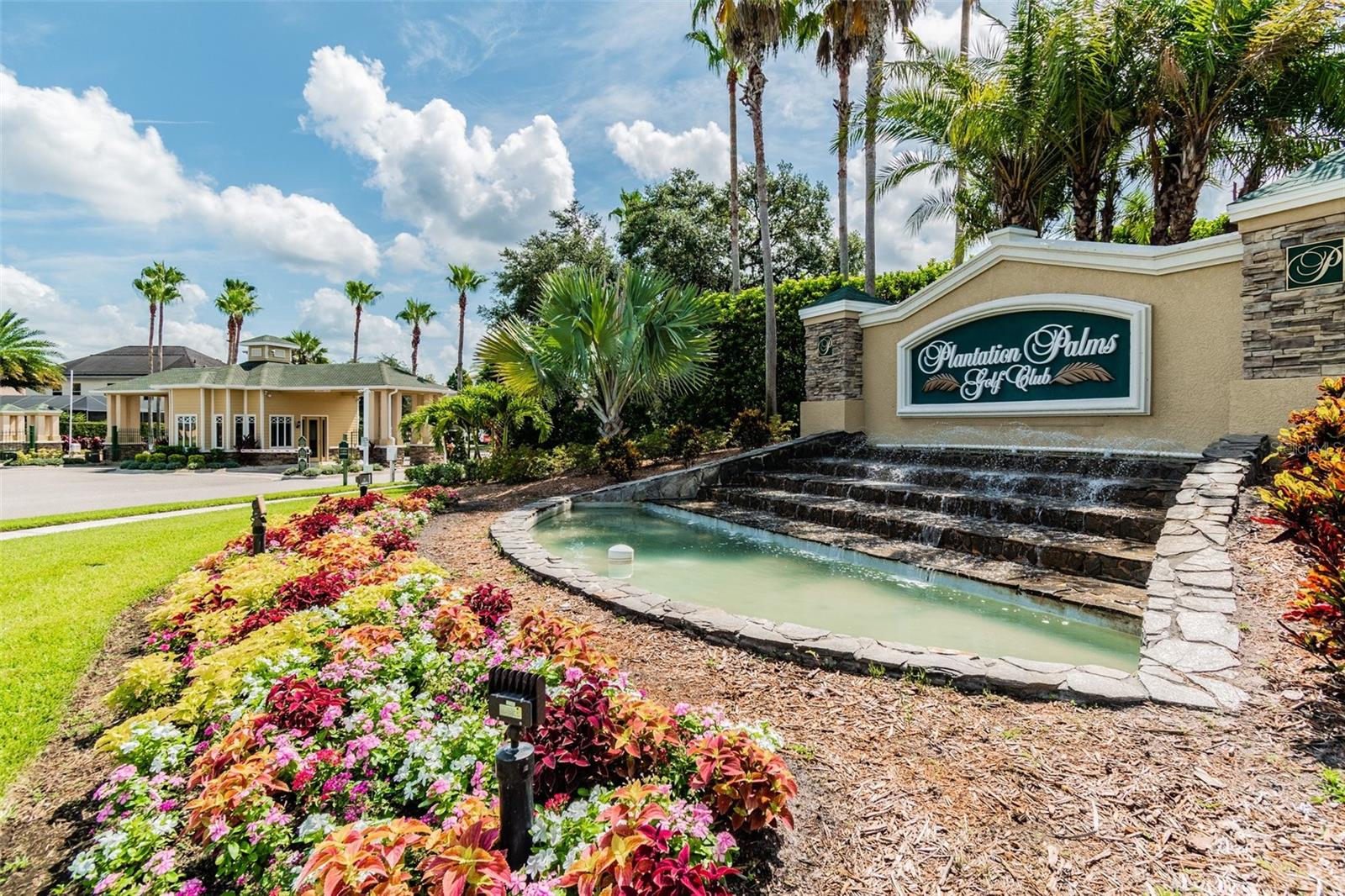 Entrance to Plantation Palms