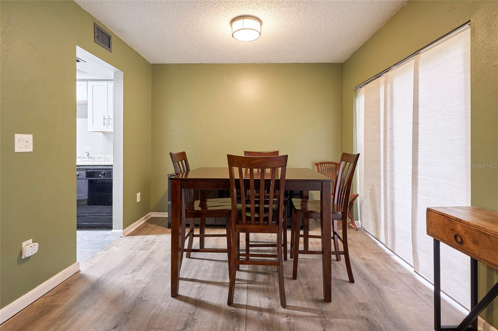 TB8503073