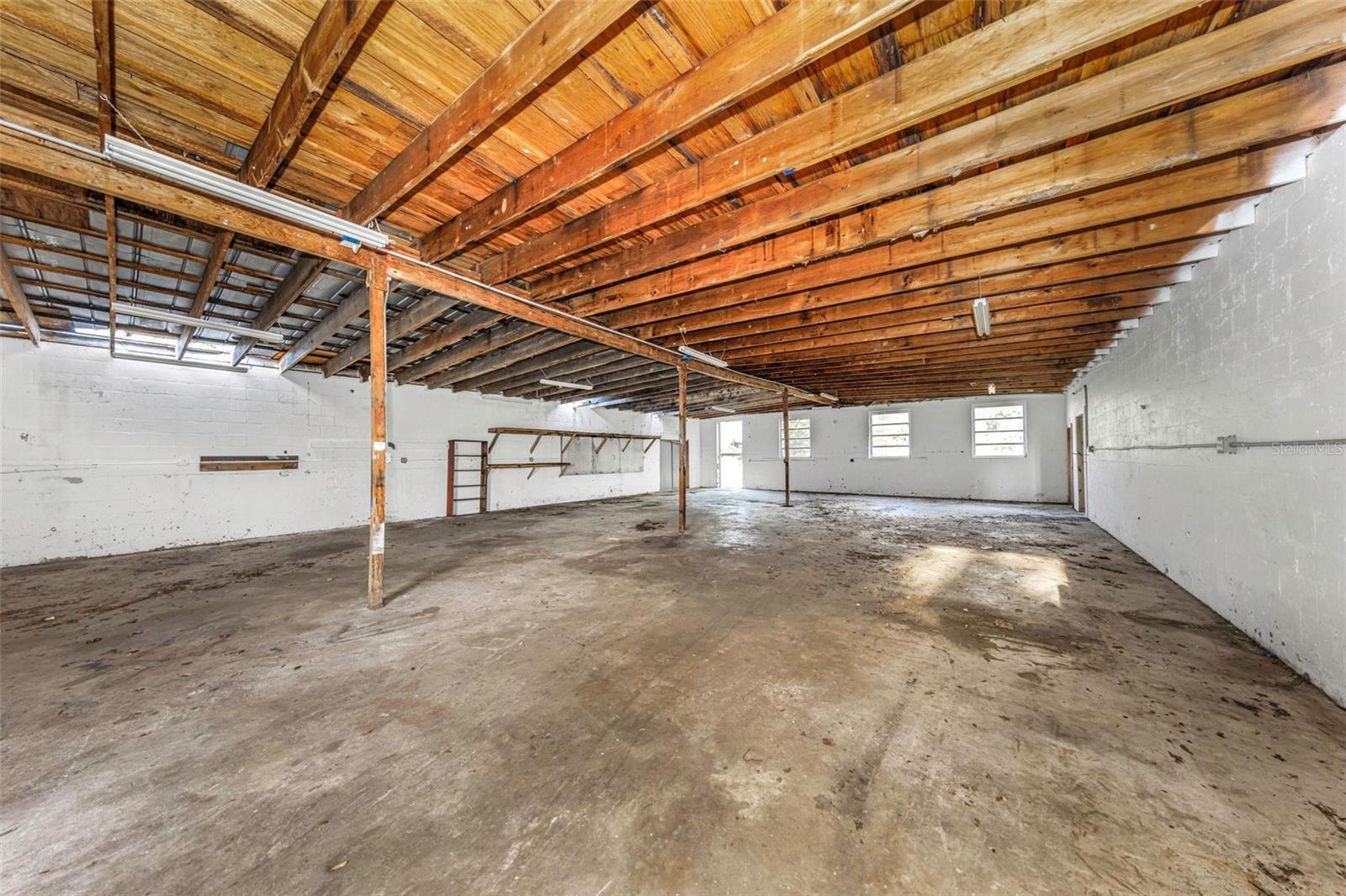 Detachd Workshop / Stable or Car Garage - 40' x 60' MOL - Reverse View