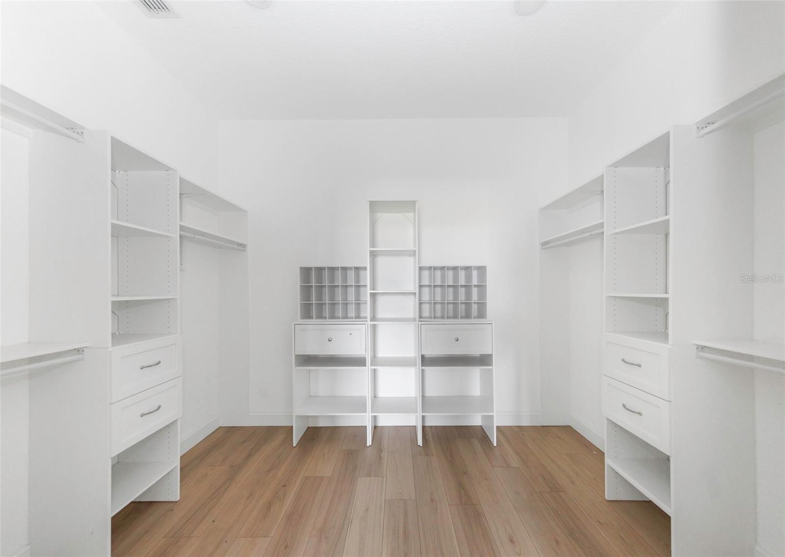 Master Bedroom - Closet