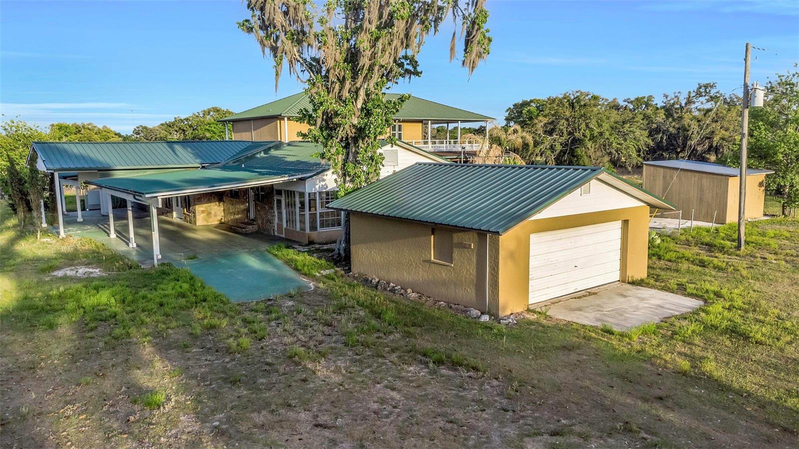 Detached Garage