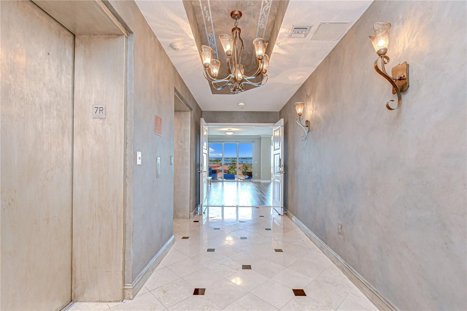 Private foyer/elevator