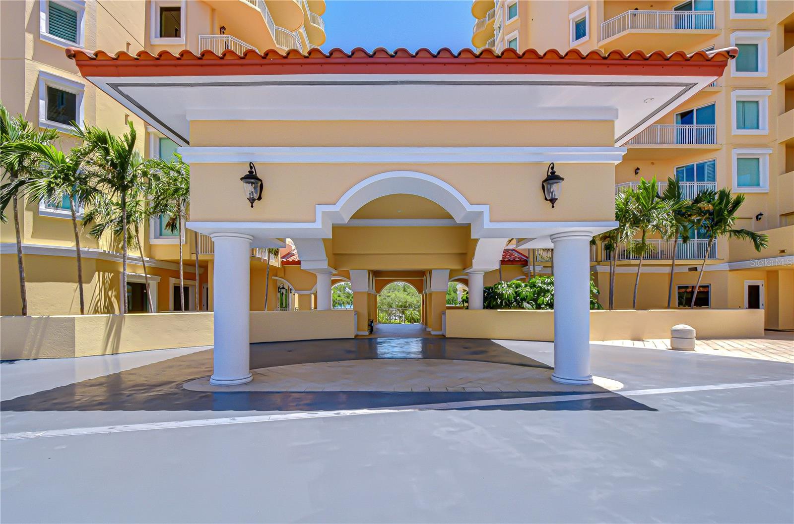 Tower Porto-cochere