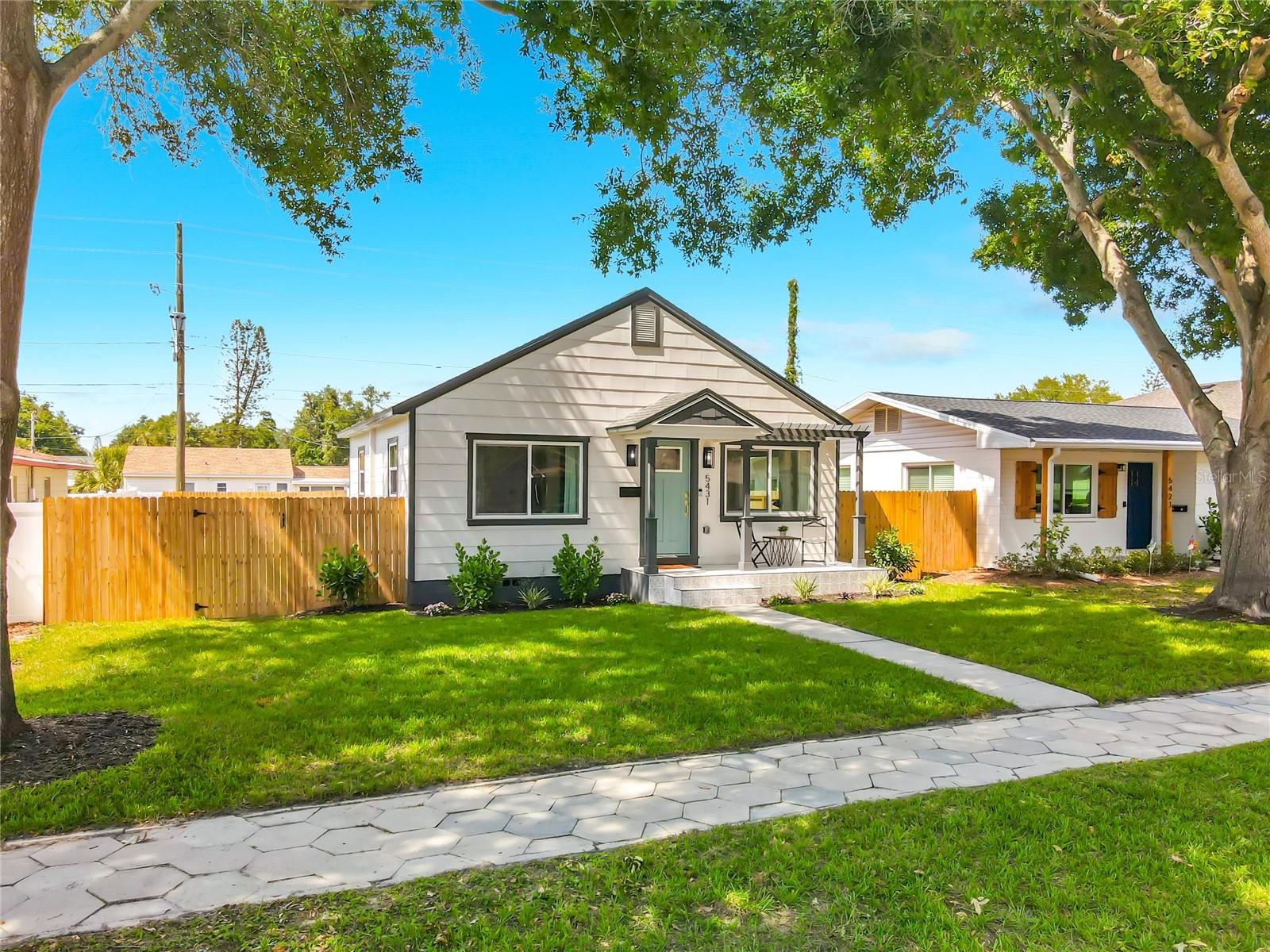 Shaded Oak Tree Front Yard with Fresh Landscaping