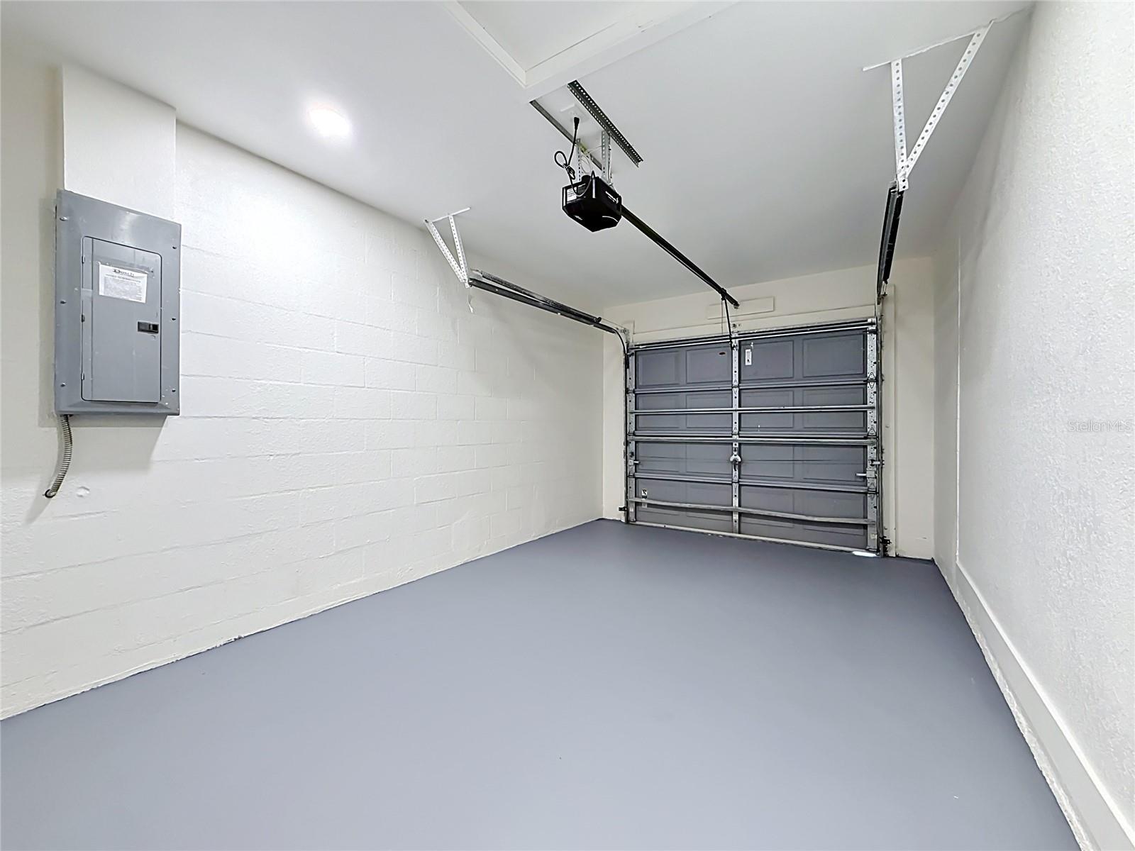 1 Car Garage