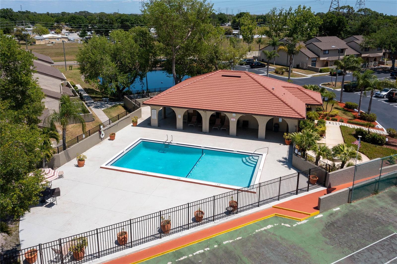 Pool/ clubhouse