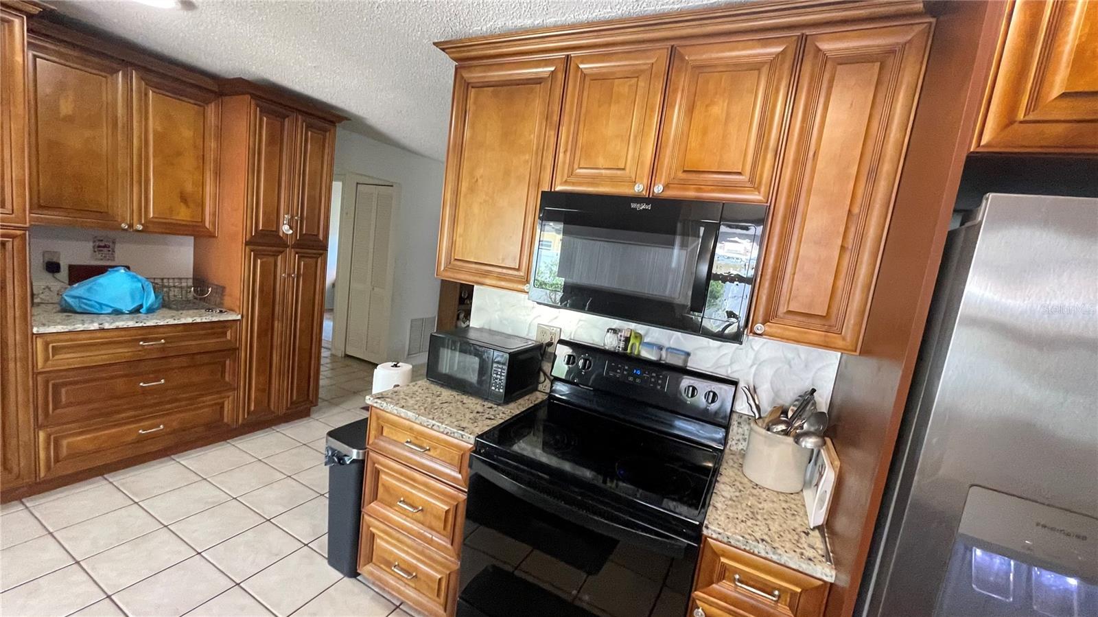 Kitchen Range and Microwave