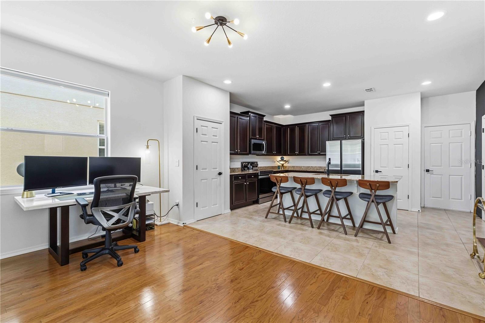 Dining & Kitchen