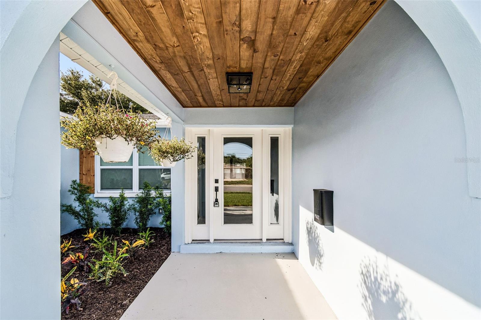 Tongue and groove entry way ceiling.