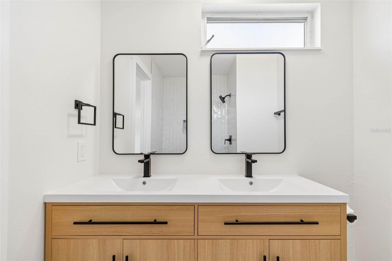 Double sinks in primary bathroom!