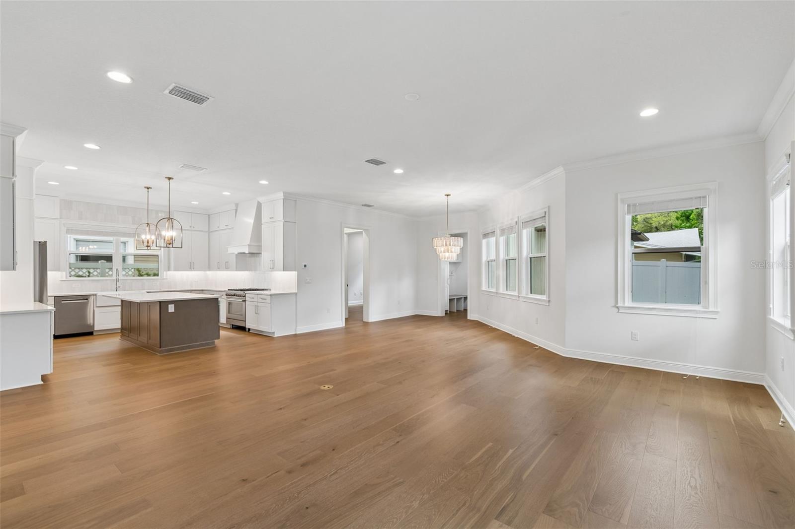 GREAT ROOM/KITCHEN