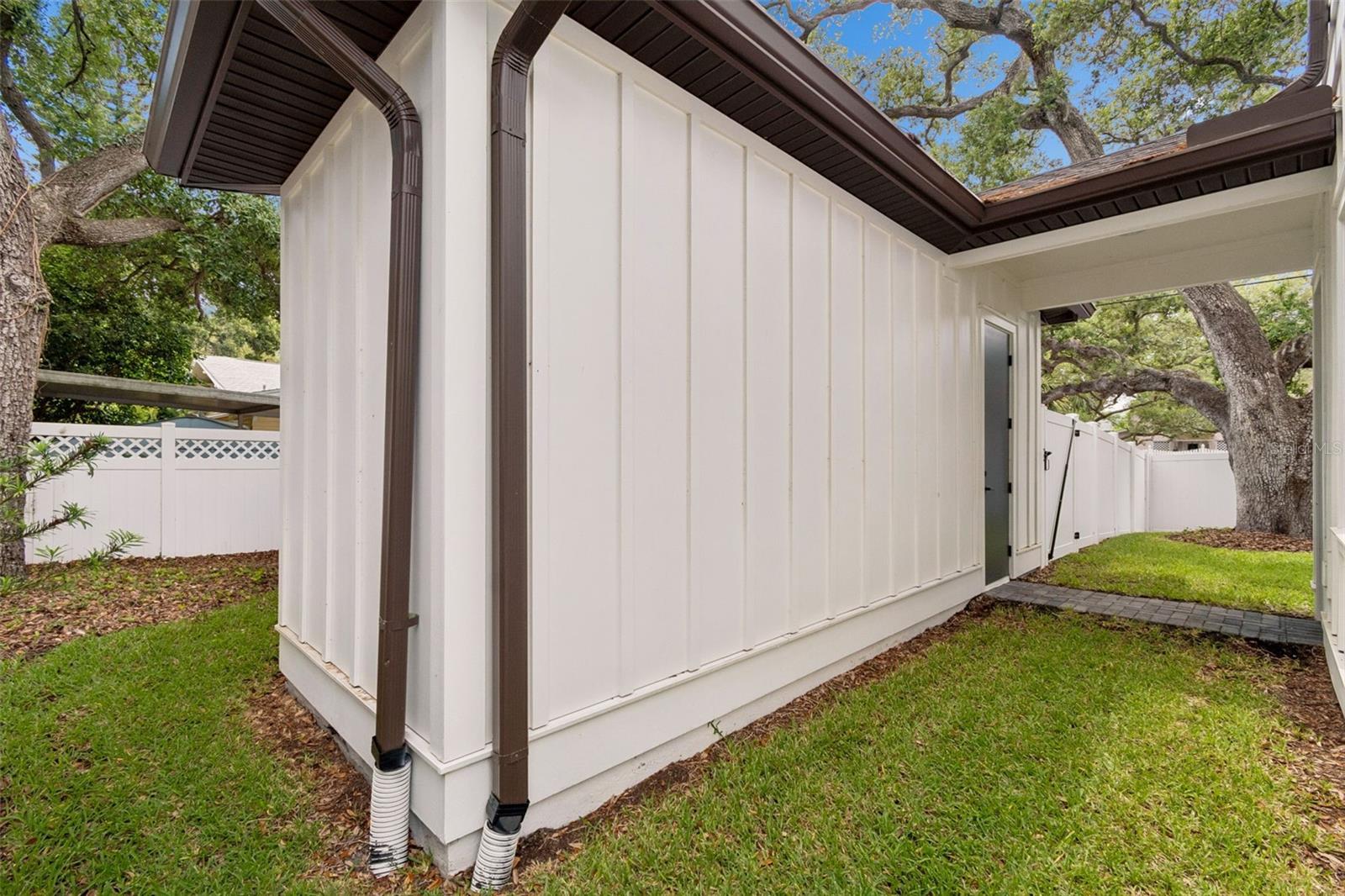COVERED WALKWAY TO GARAGE