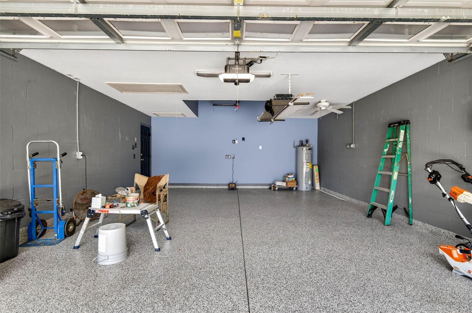 20' x 27'-8" garage