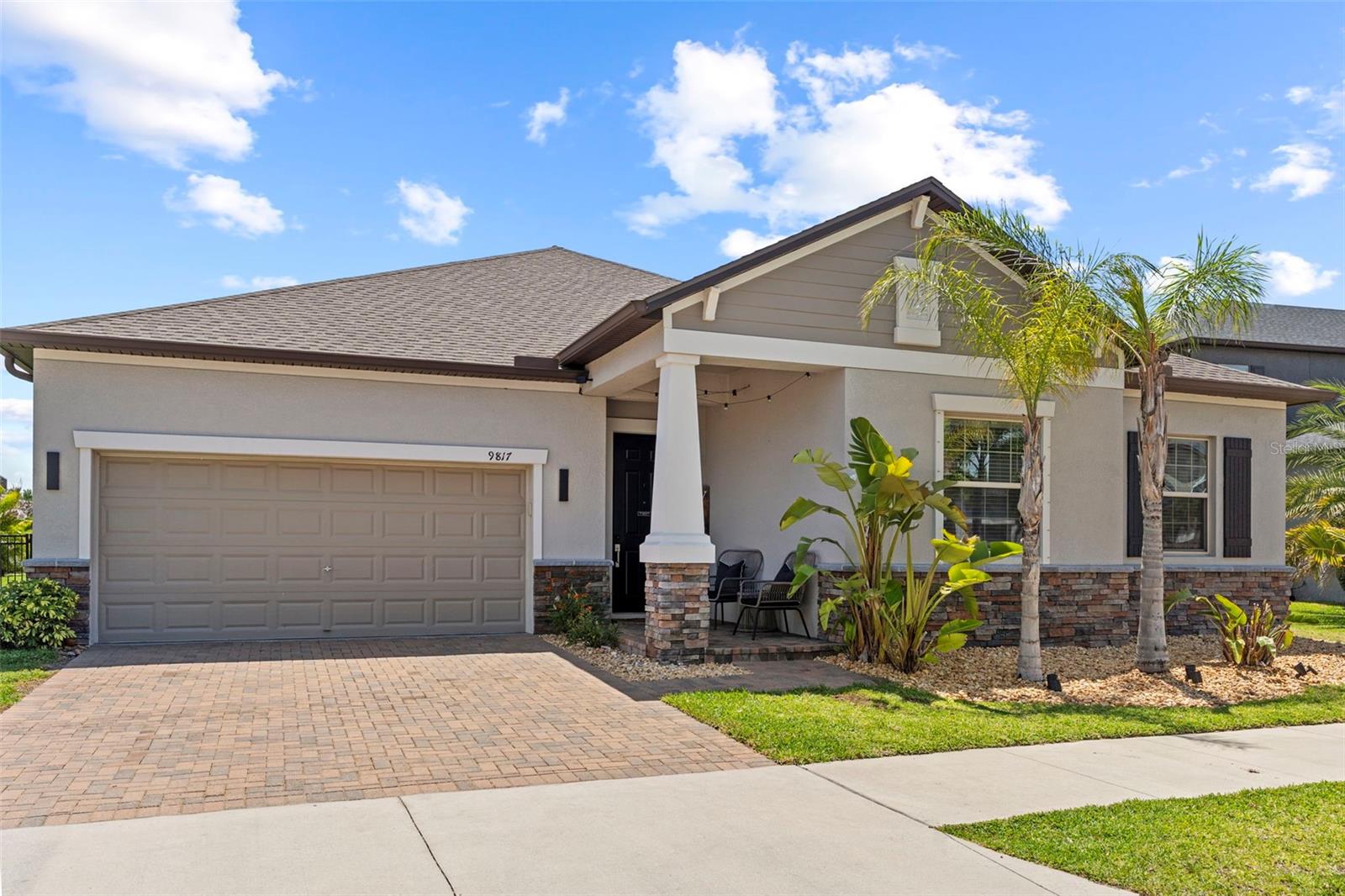 BEAUTIFUL 4 BEDROOM  2.5 BATH SPACIOUS HOME - OPEN FOR ENTERTAINING