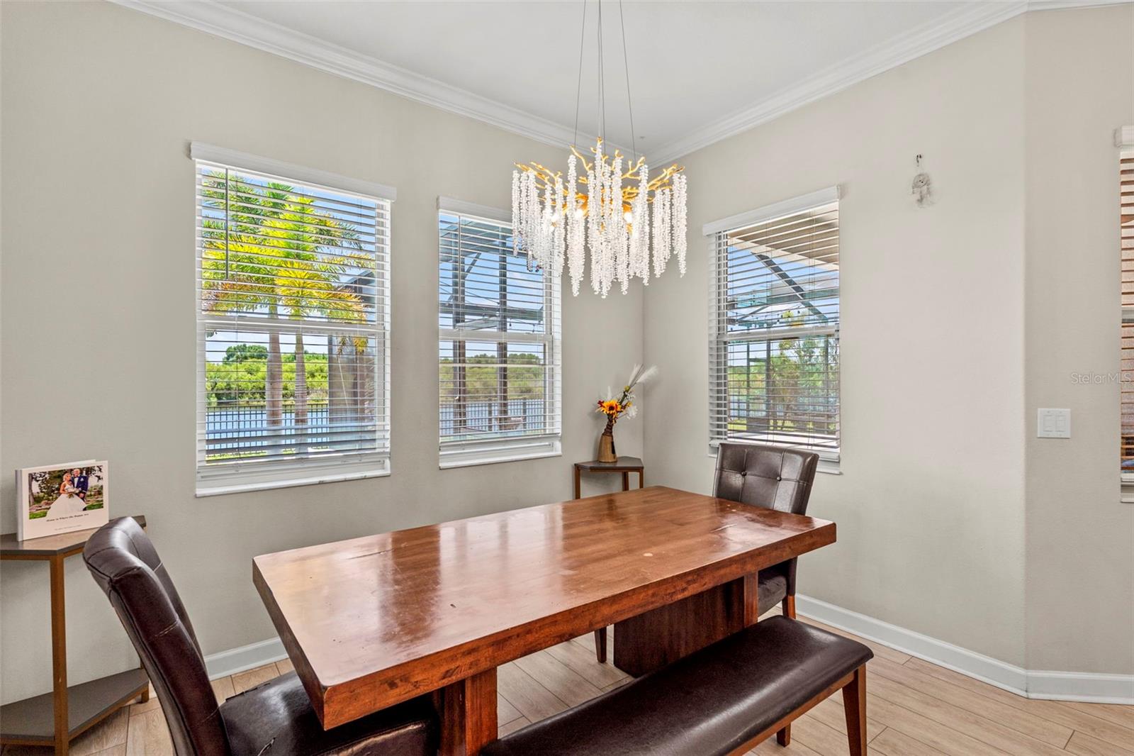 SEPERATE BREAKFAST ROOM