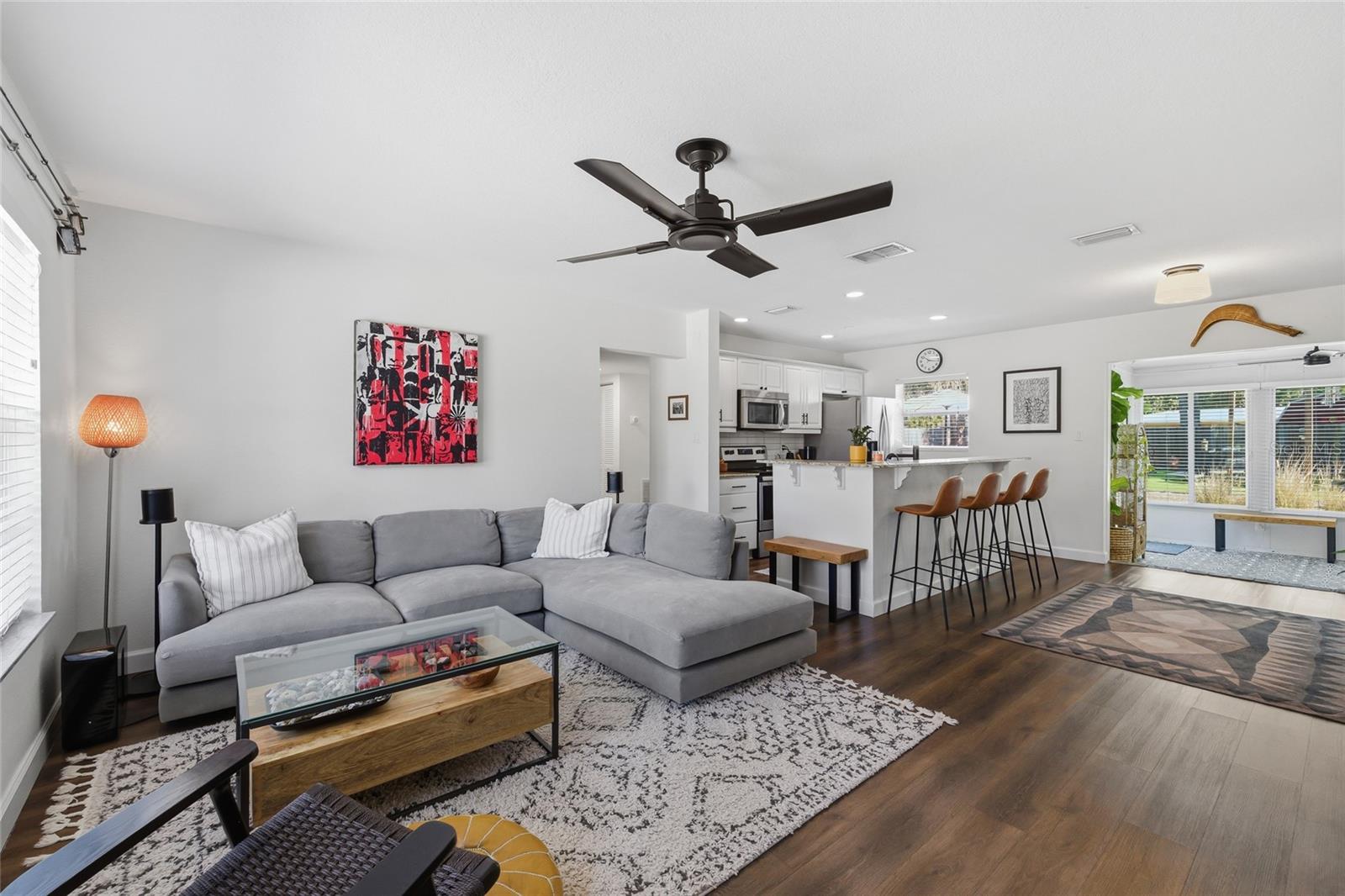 TB8503268