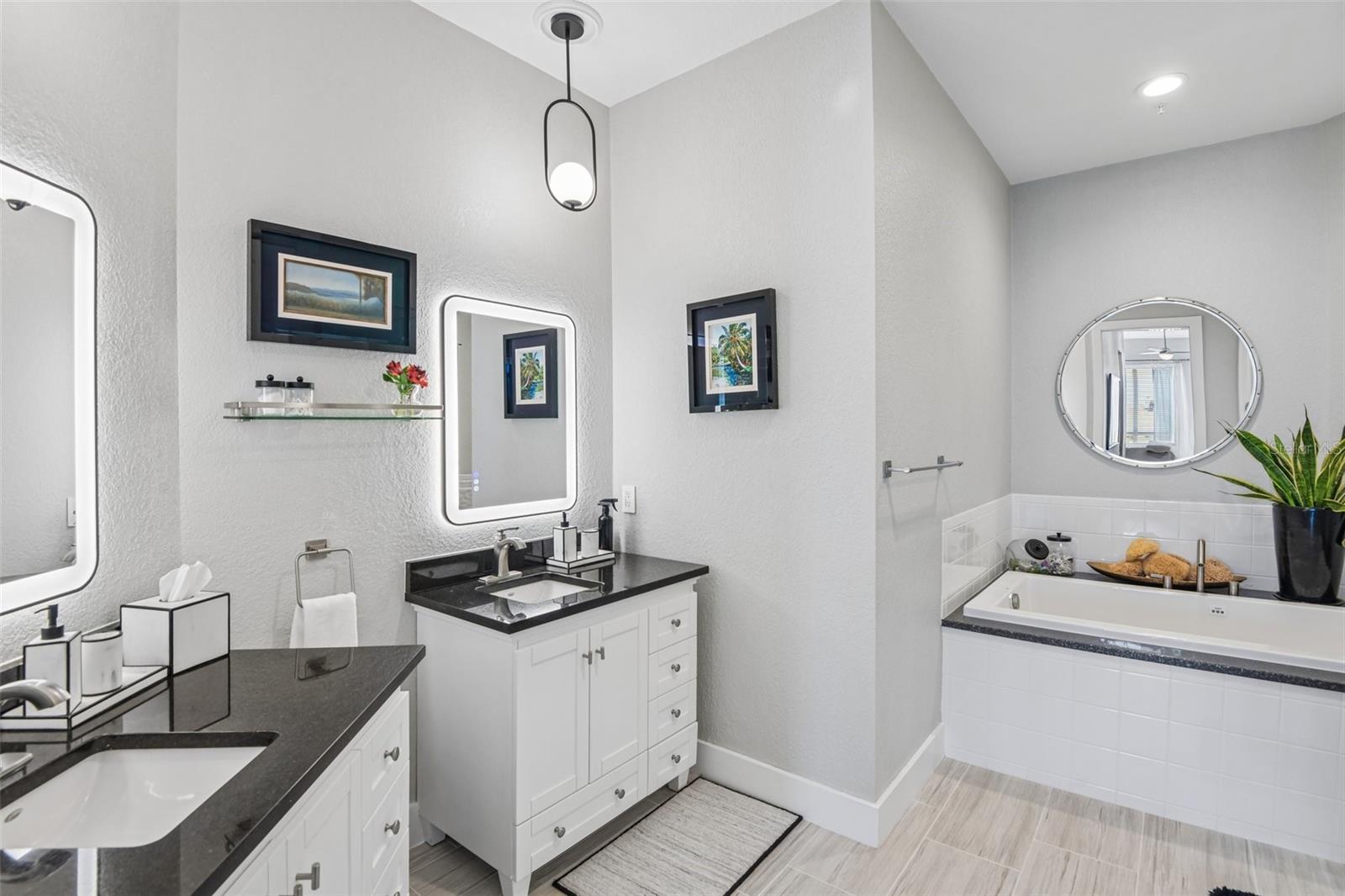 TB8503282