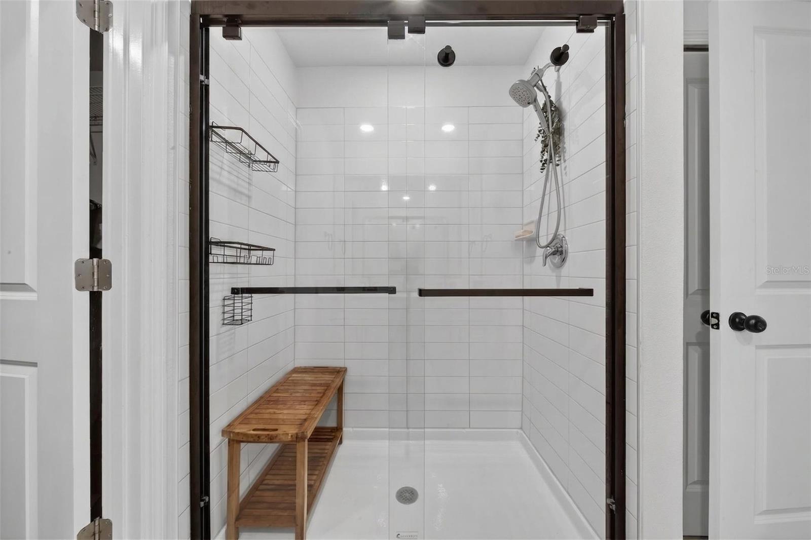 TB8503294
