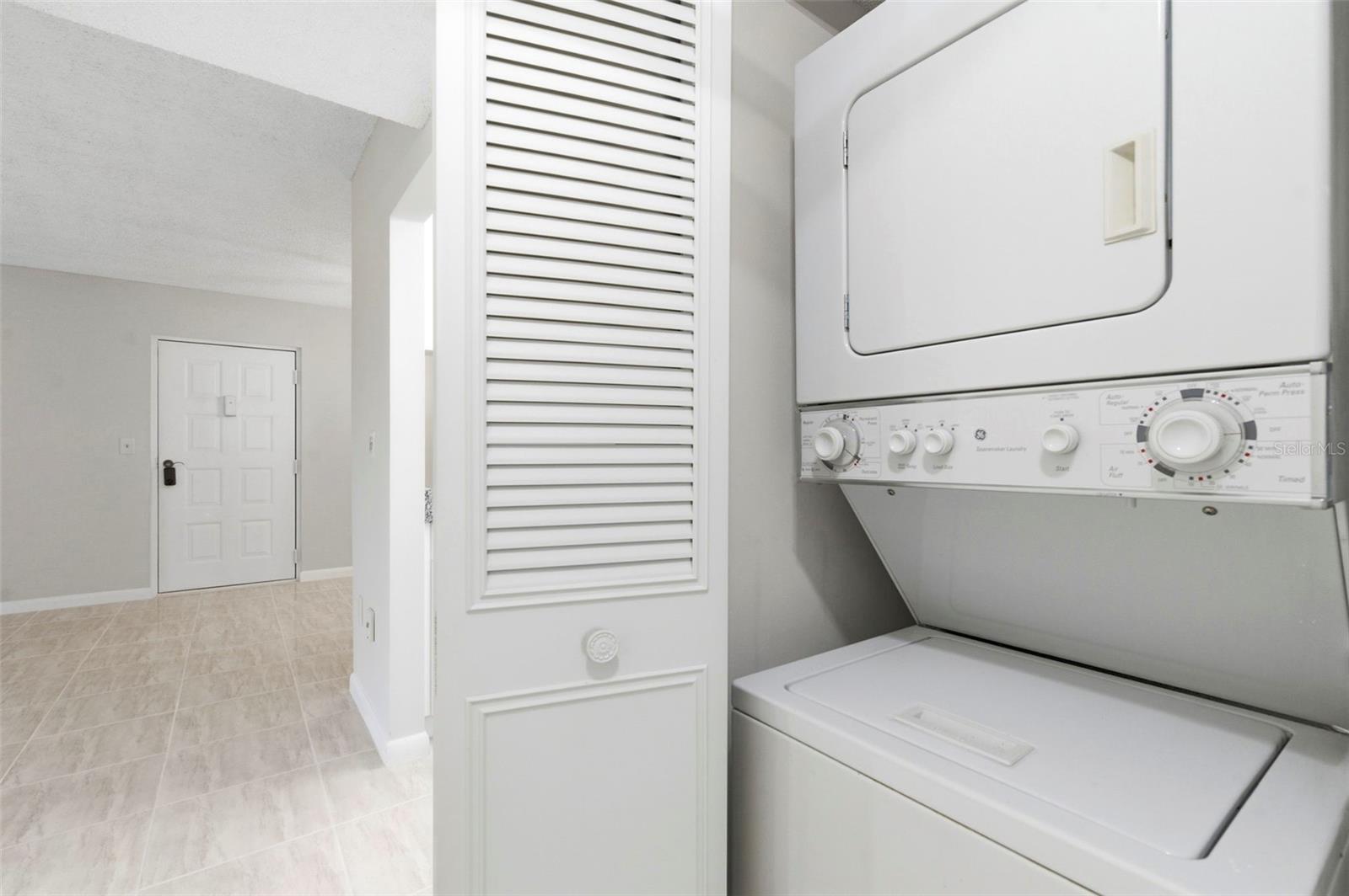 Laundry closet with washer/dryer included