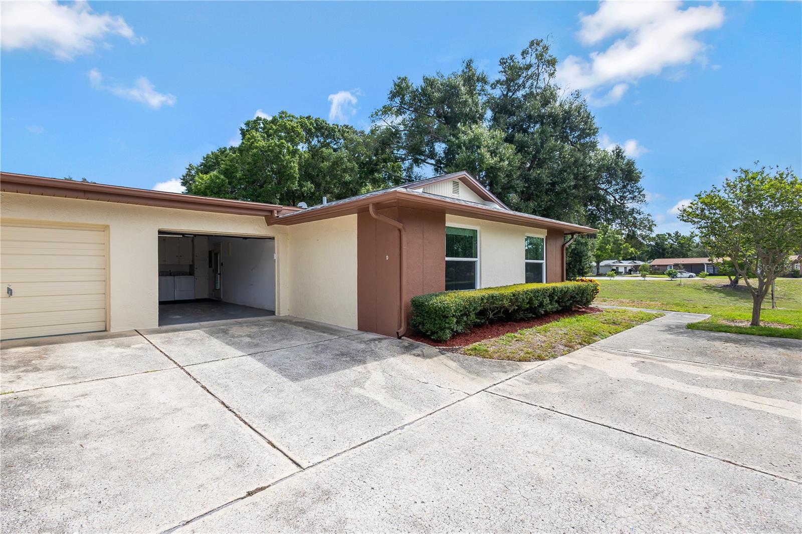 1 car garage, corner Lot/ End Unit villa overlooking greenbelt