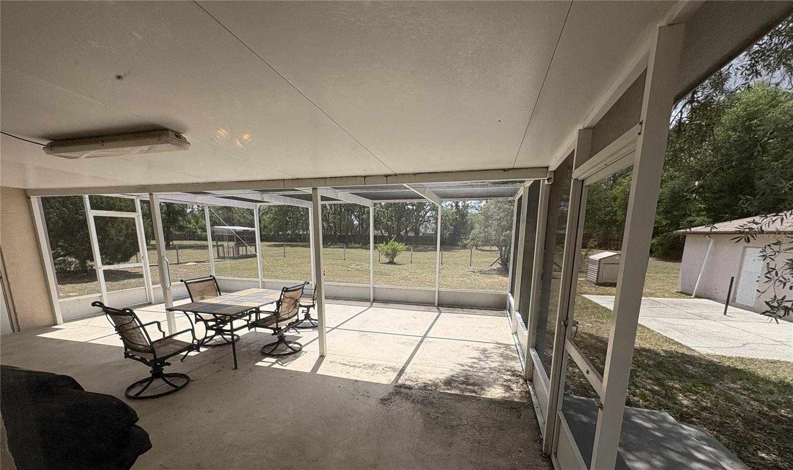 Covered/screened patio